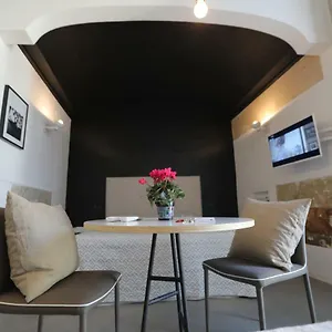 Couette-café The Station, Naples